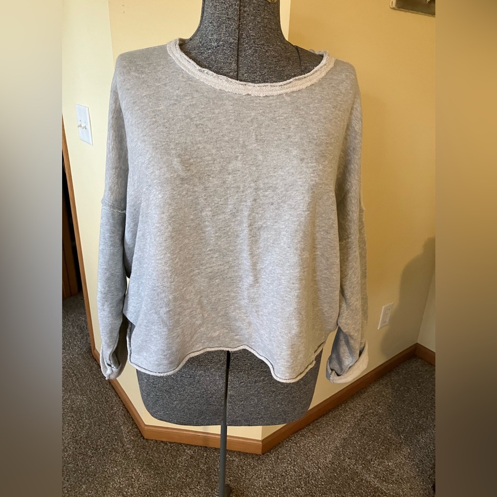 Aeire Women’s oversized sweatshirt size large.